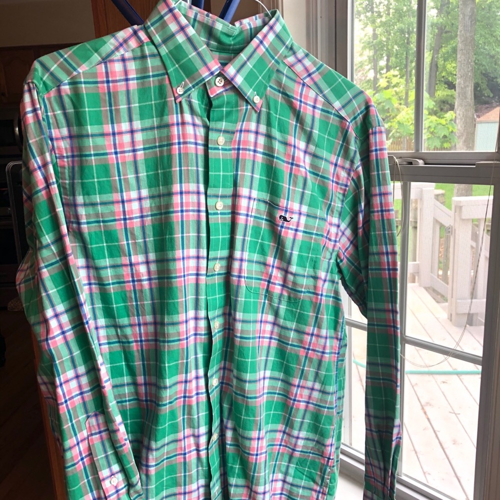 Vineyard vines button down shirt